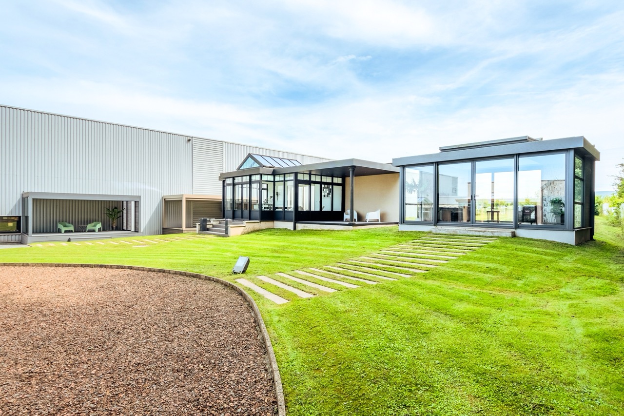 Grand espace vert avec 2 vérandas 